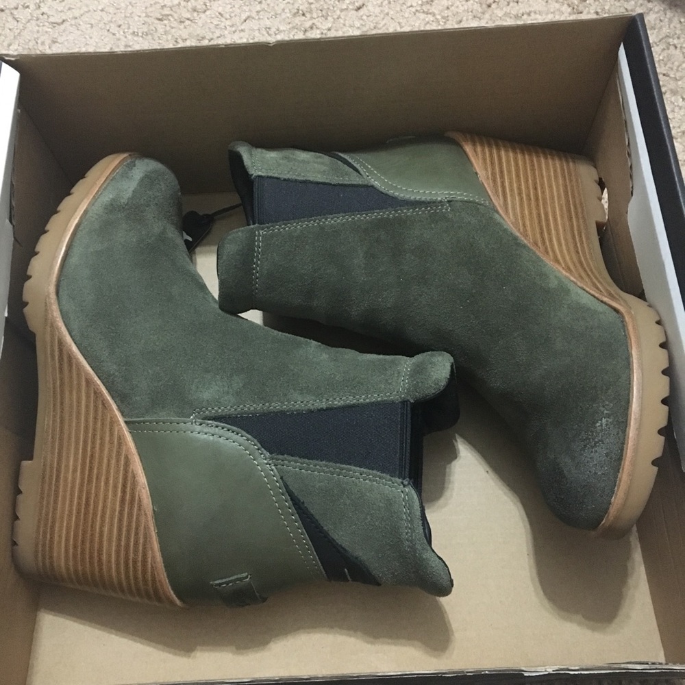 Sorel After Hours Chelsea boots size 6 color Nori